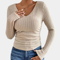 Breathable women's V-neck t-shirt – ribbed design, soft fabric, for everyday wear