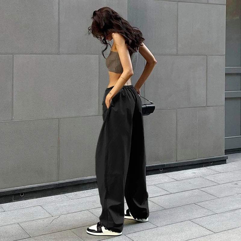 Black Parachute Trousers with Adjustable Waist, Multiple Pockets, Lightweight Fabric for Casual and Urban Style