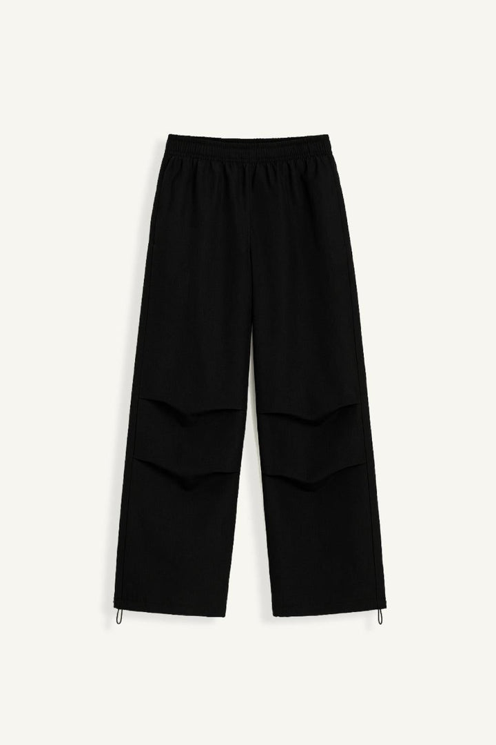 Black Parachute Trousers with Adjustable Waist, Multiple Pockets, Lightweight Fabric for Casual and Urban Style