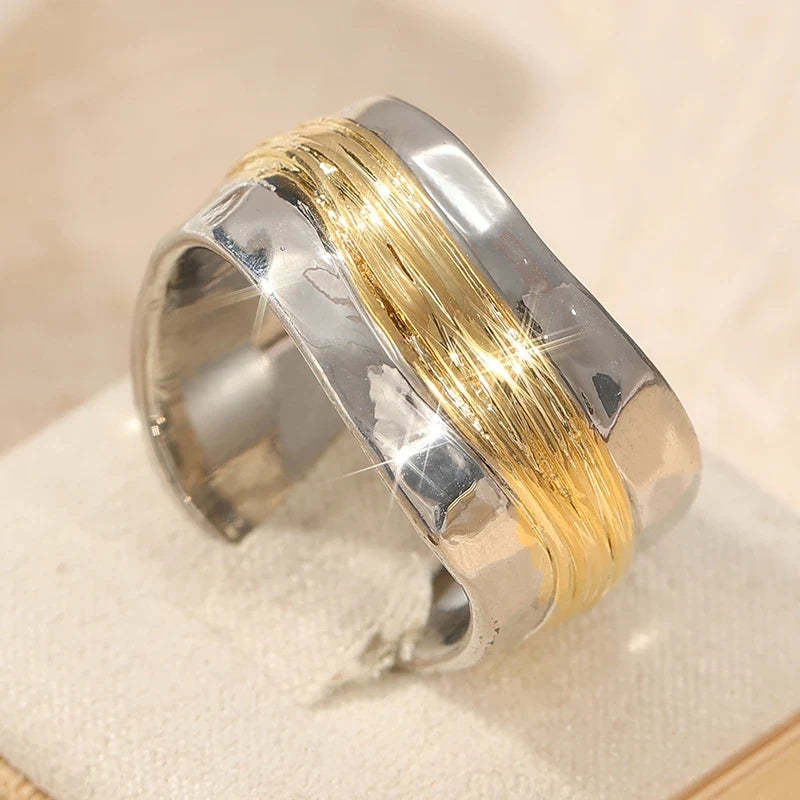Two-Tone Ring With Hand Carved Geometry – Geometric Daily Wear jewellery, Fall 2026 Trend