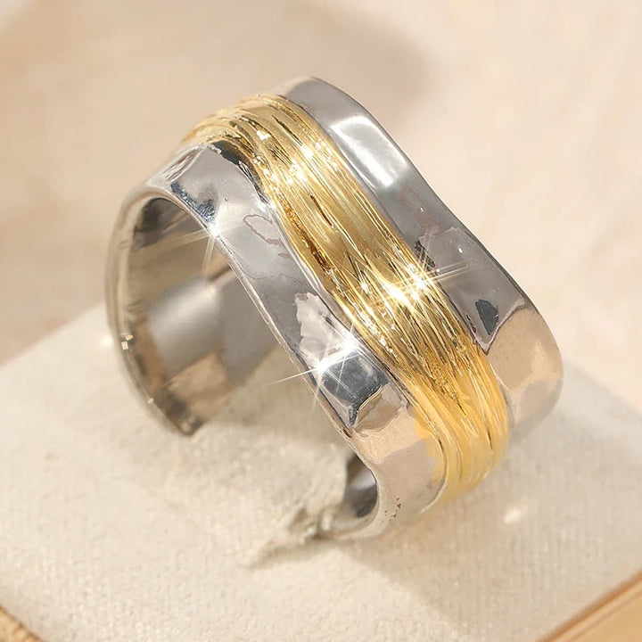 Two-Tone Ring With Hand Carved Geometry – Geometric Daily Wear jewellery, Fall 2026 Trend