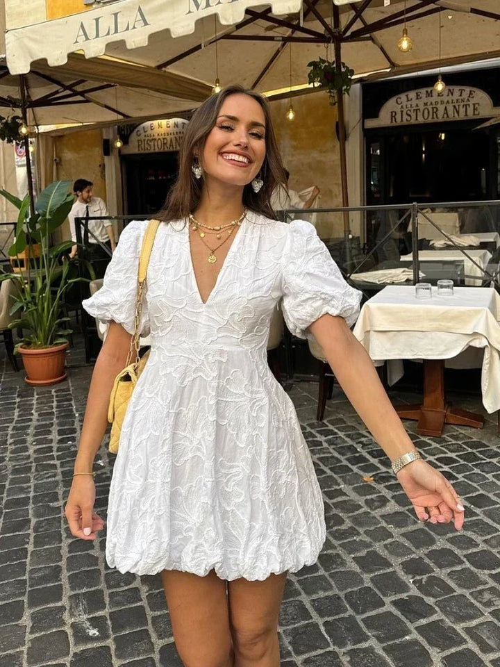 Elegant White Dress with Exquisite Detailing for Women&