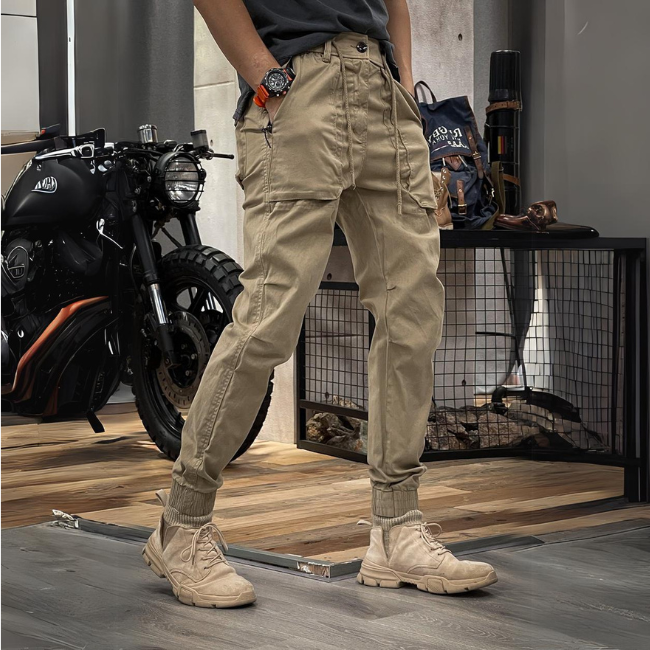 Versatile men's cargo Trousers – modern fit, stretchy fabric, for outdoor adventures