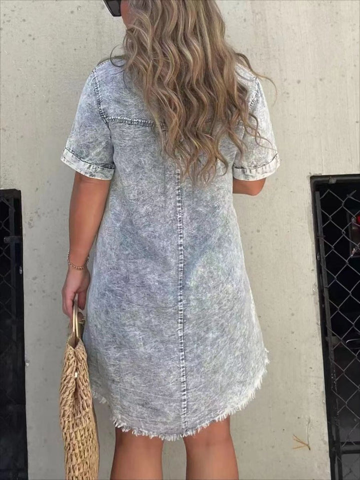 Relaxed Denim Dress for Women, Comfortable Fit, Versatile Knee-Length Style for Casual and Semi-Formal Occasions
