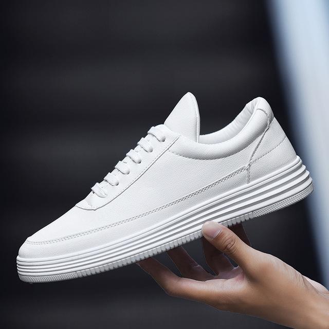 Relaxed Leather Trainers for Men with Premium Upper and Durable Rubber Sole for Optimal Comfort