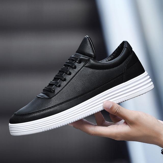 Relaxed Leather Trainers for Men with Premium Upper and Durable Rubber Sole for Optimal Comfort